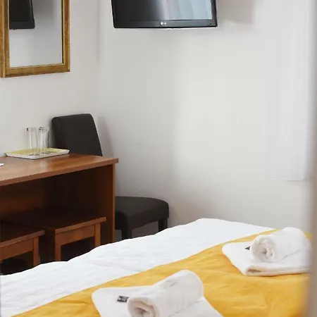 Kubus Hiša za goste 3*